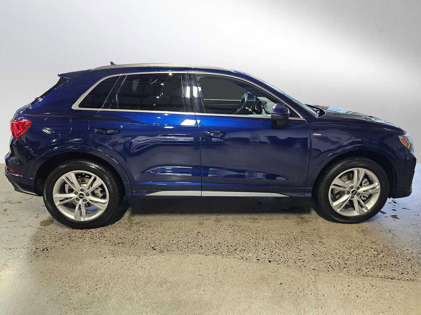Used 2023 Audi Q3 2.0T Premium w/ 19" Wheel Package AWD/4WD image 8