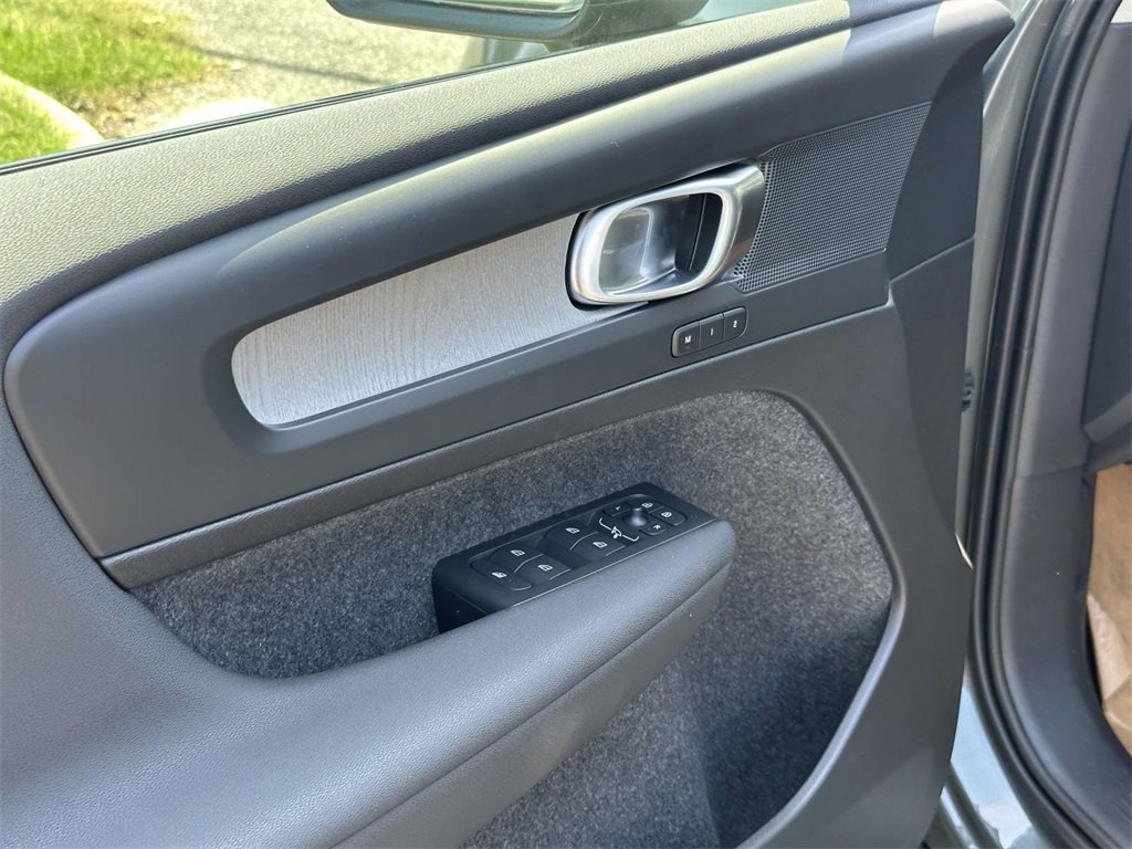 New 2026 Volvo XC40 B4 Plus w/ Climate Package image 17