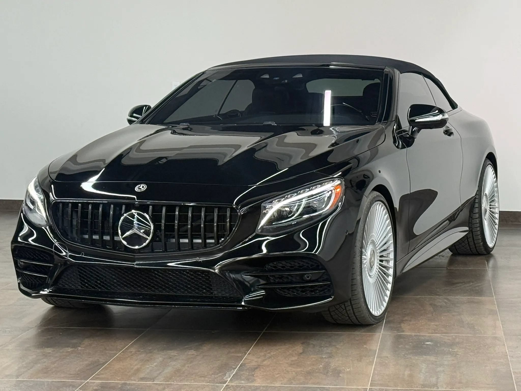 Used 2019 Mercedes-Benz S 560 Cabriolet image 2