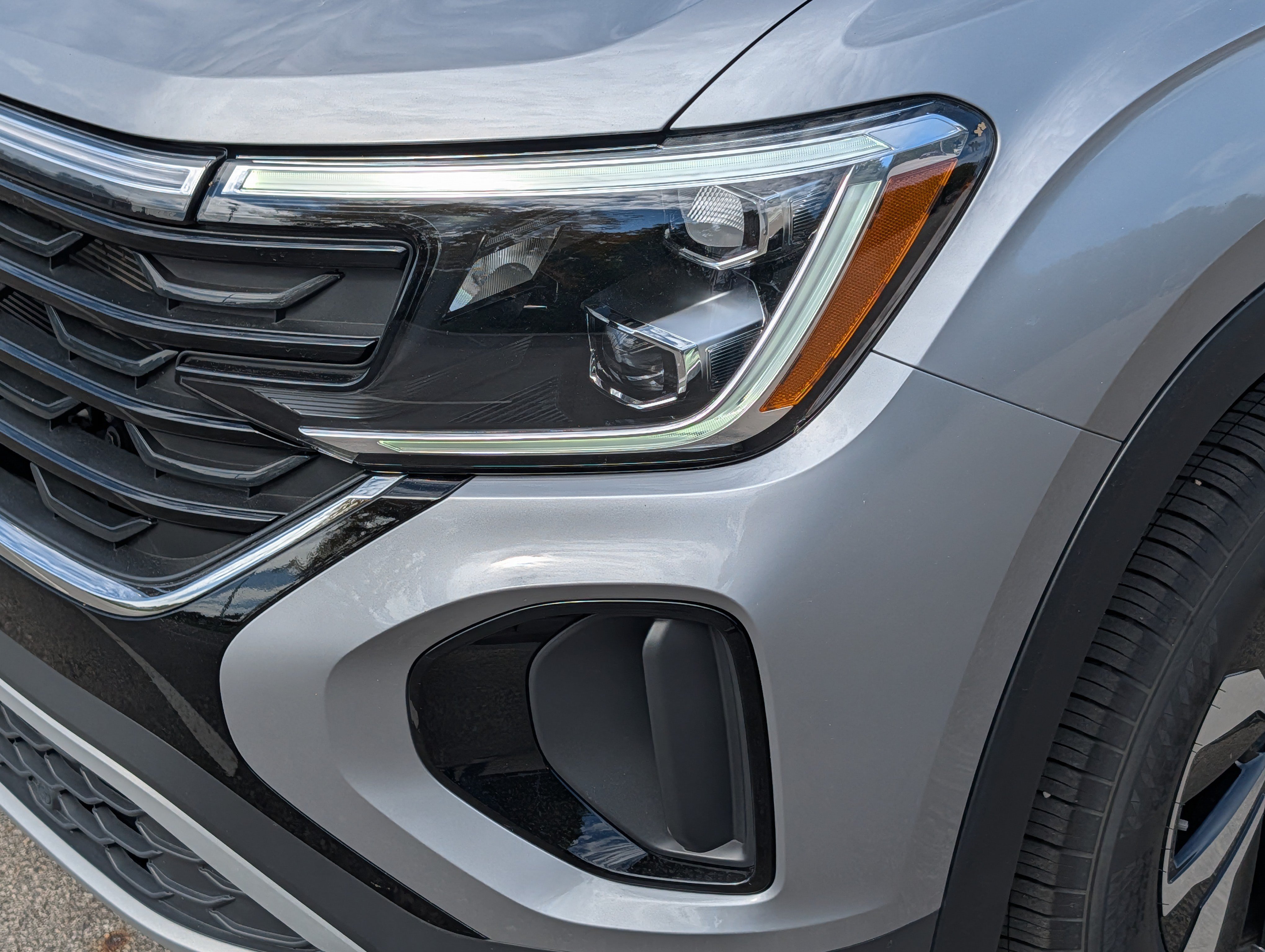 Certified 2025 Volkswagen Atlas Cross Sport SE AWD/4WD image 9