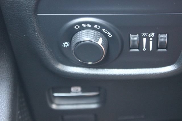 Used 2024 Jeep Grand Cherokee L Altitude AWD/4WD image 15