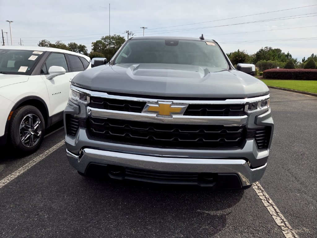 Used 2024 Chevrolet Silverado 1500 LT AWD/4WD image 2