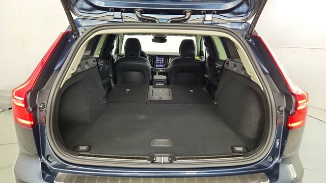 New 2026 Volvo V60 B5 Cross Country Plus w/ Protection Package Premier AWD/4WD image 38