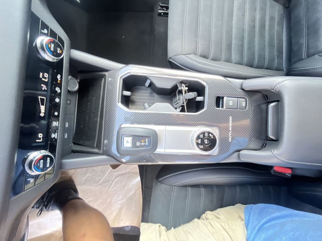 New 2025 Mitsubishi Outlander SE image 12