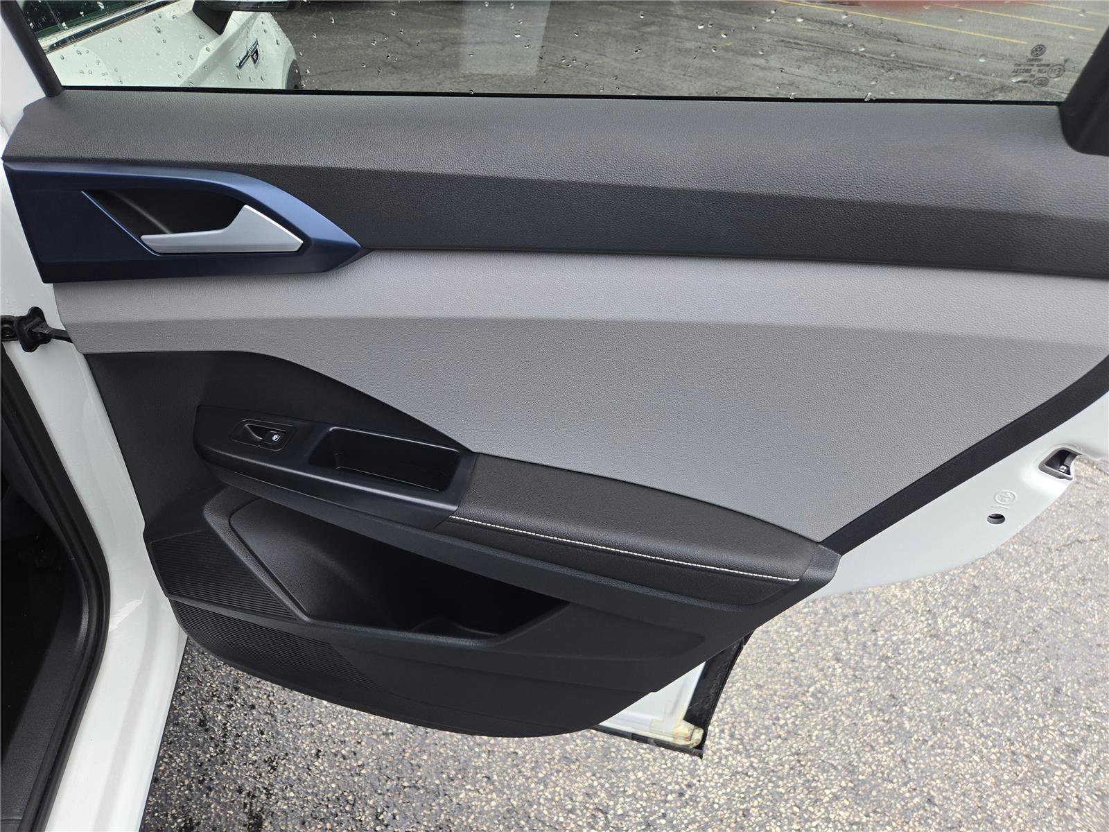 Used 2024 Volkswagen Taos SE FWD image 8