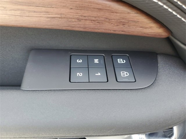 Used 2024 Land Rover Discovery Dynamic SE image 23