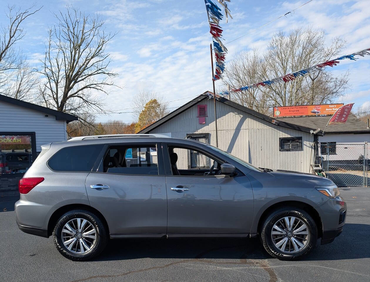 Used 2017 Nissan Pathfinder S image 5