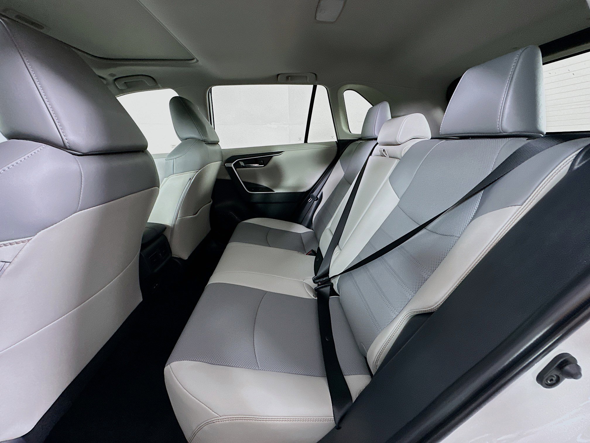 Used 2025 Toyota RAV4 Limited w/ Weather Package image 27