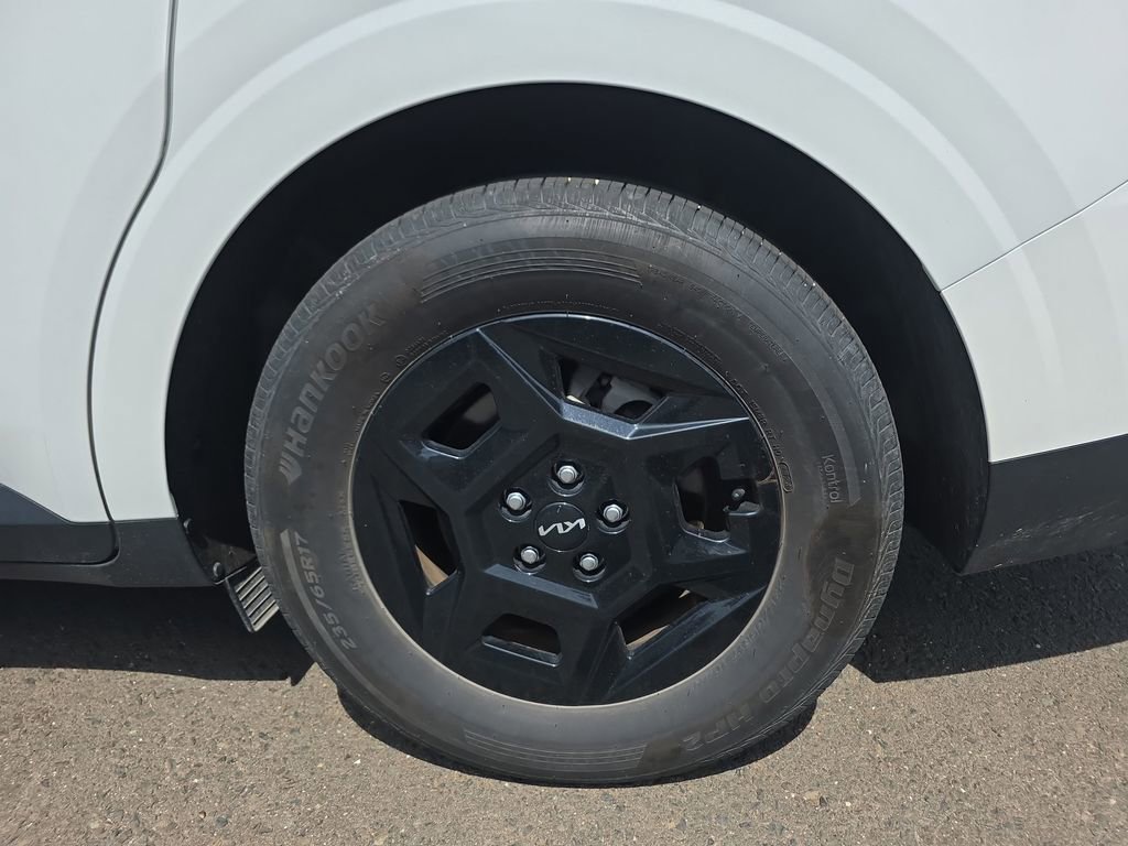 Used 2025 Kia Carnival FWD image 12