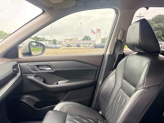Used 2022 Nissan Rogue Platinum w/ Head-Up Display Package FWD image 24