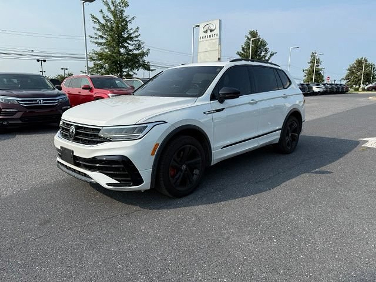 Used 2024 Volkswagen Tiguan SE R-Line AWD/4WD image 5