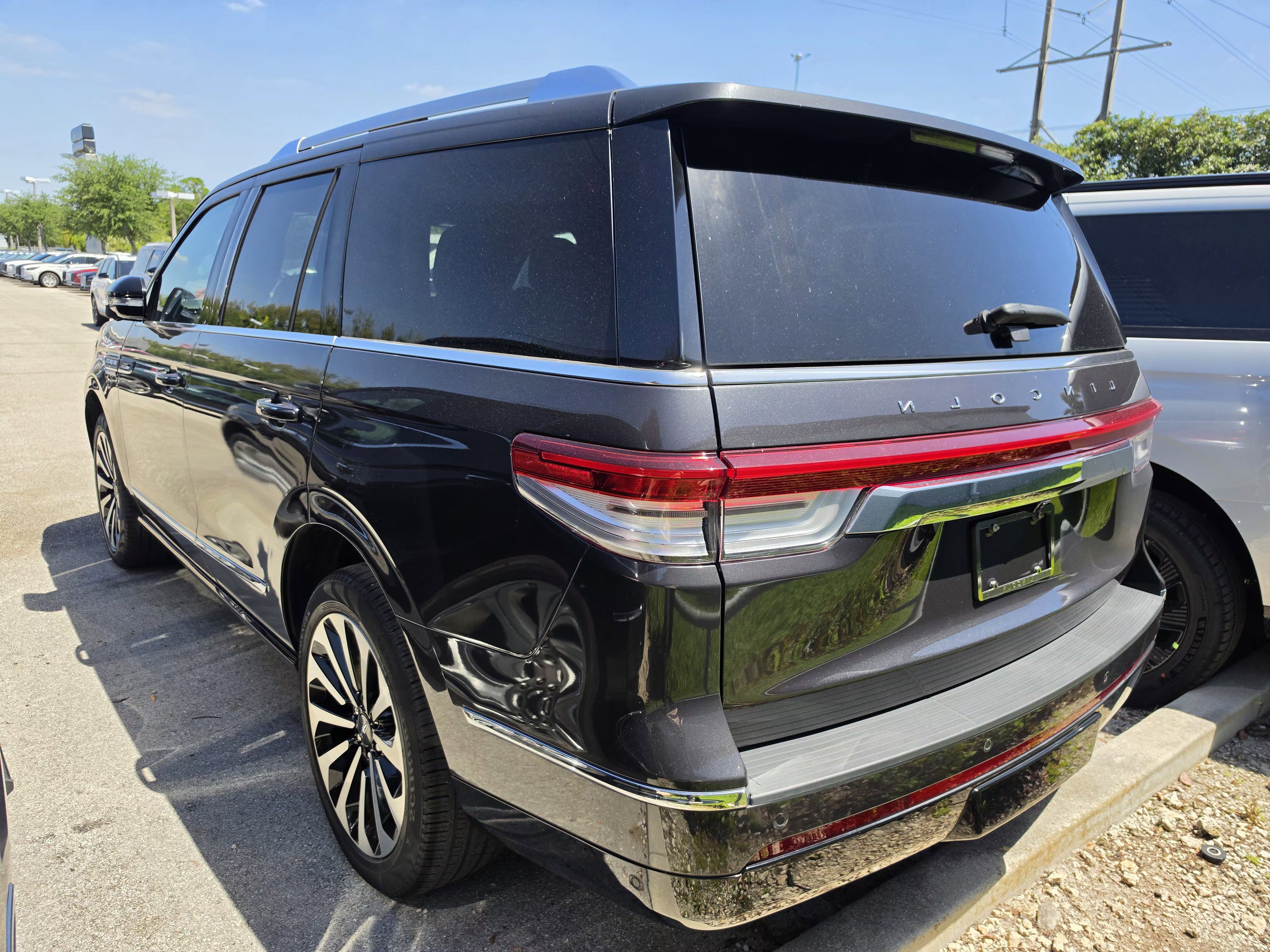 Used 2023 Lincoln Navigator Reserve RWD image 4
