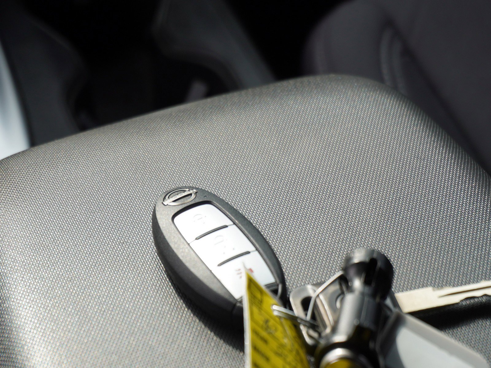 Used 2024 Nissan Frontier SV image 17