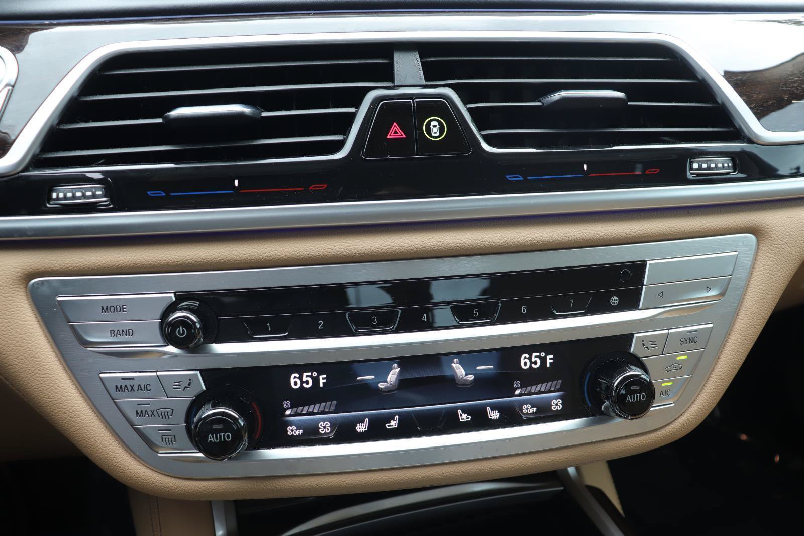 Used 2022 BMW 740i w/ Premium Package RWD image 34