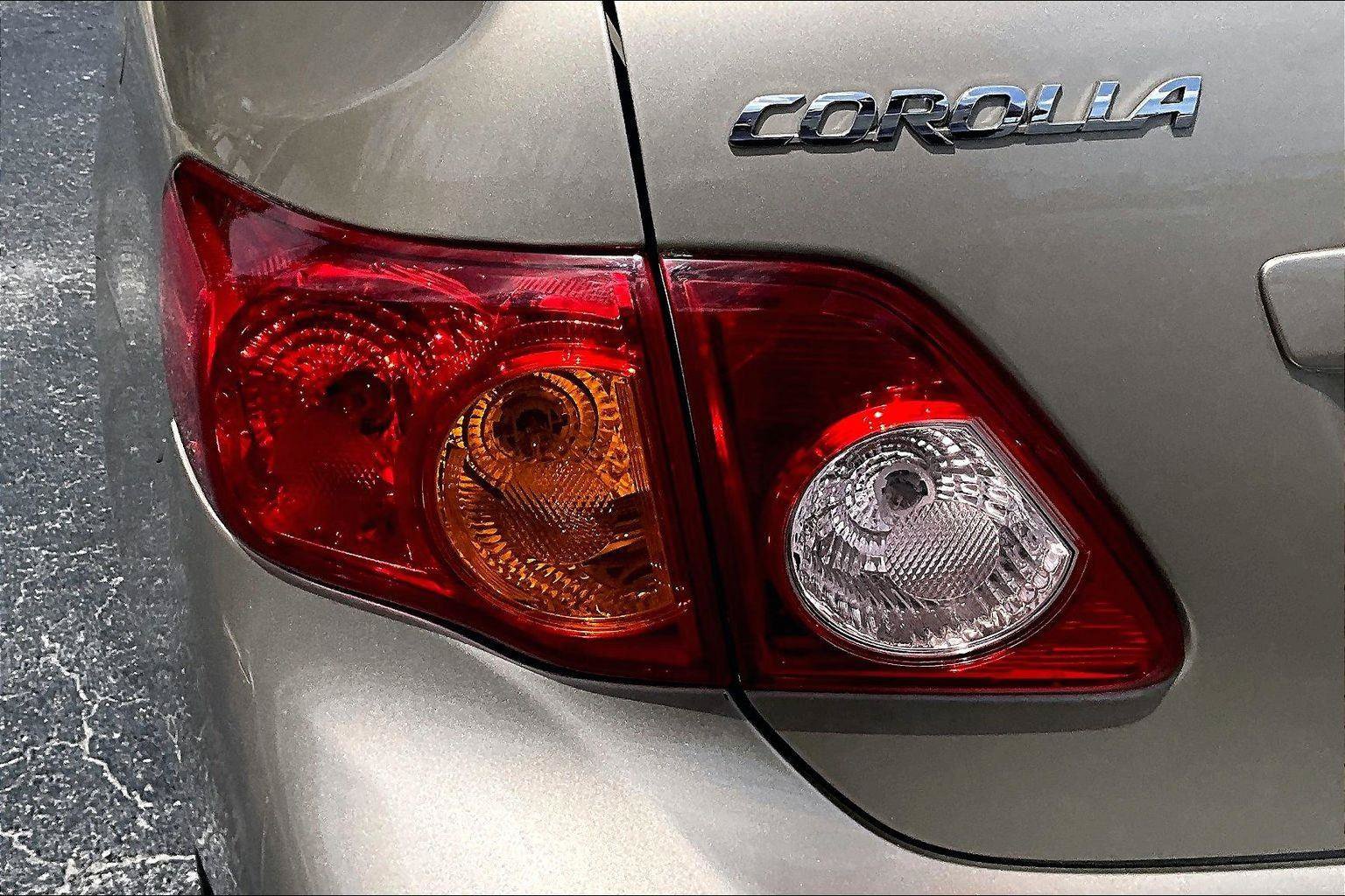 Used 2010 Toyota Corolla LE FWD image 19