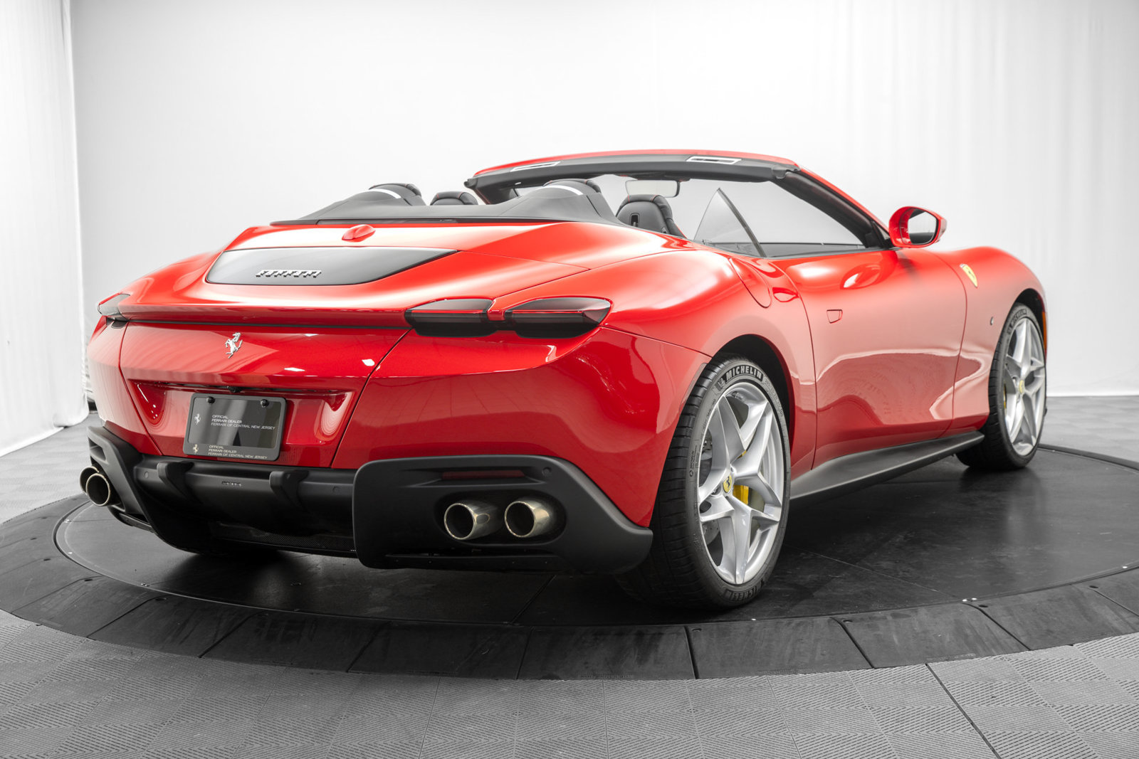 Used 2026 Ferrari Roma Spider RWD image 7