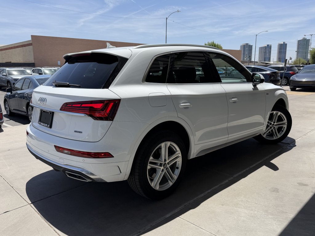Used 2024 Audi Q5 e Premium w/ Convenience Package AWD/4WD image 4