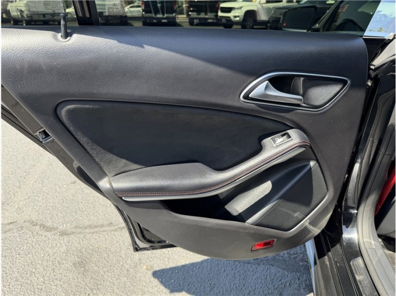 Used 2017 Mercedes-Benz CLA 250 4MATIC image 21