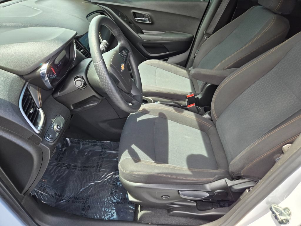Used 2020 Chevrolet Trax LS w/ LPO, Cargo Package FWD image 10