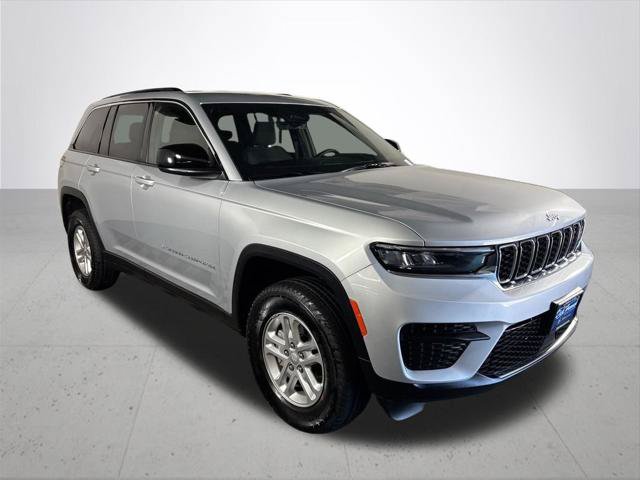 Certified 2025 Jeep Grand Cherokee Laredo w/ Luxury Tech Group I AWD/4WD image 5