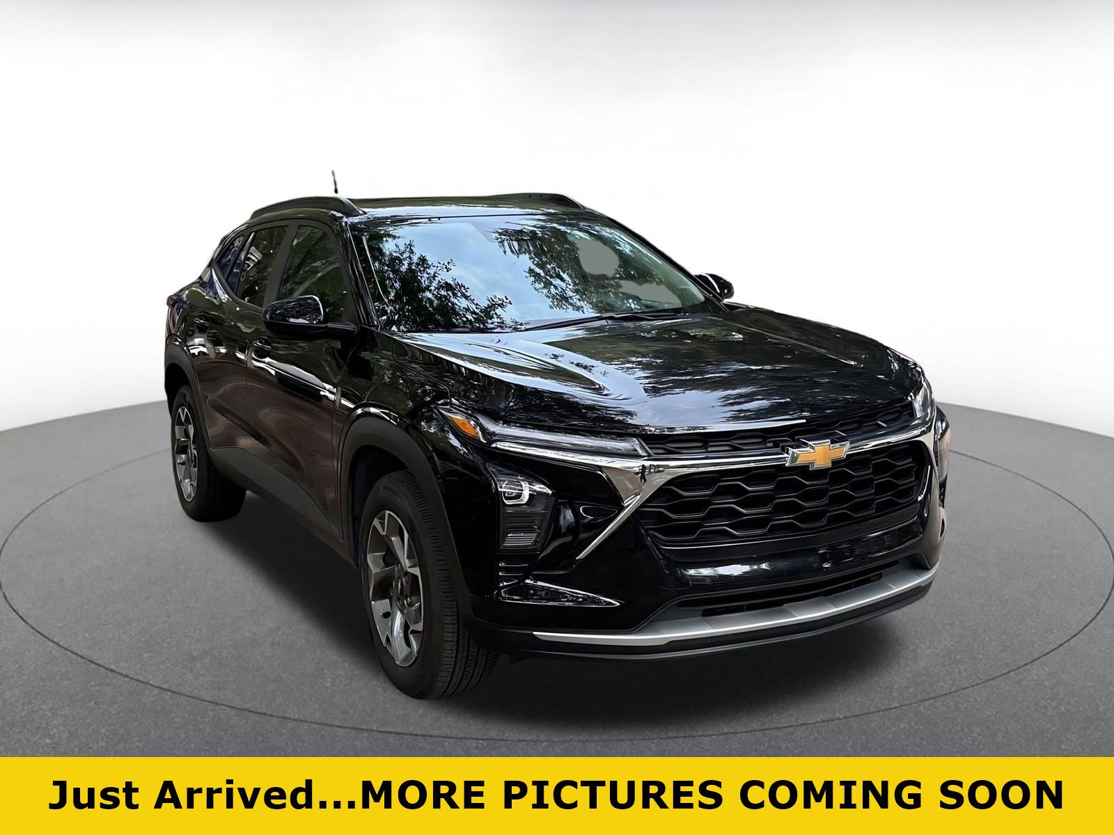 Used 2025 Chevrolet Trax LT w/ LT Convenience Package FWD image 1