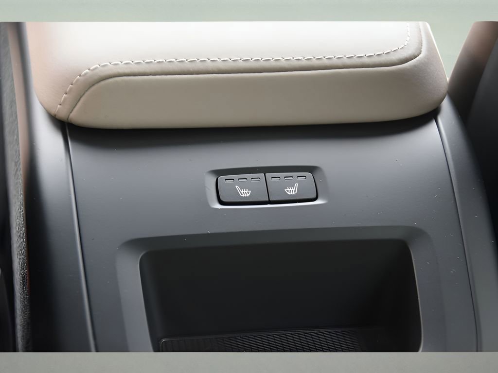 Certified 2026 Volvo XC60 B5 Core w/ Protection Package Premier image 16