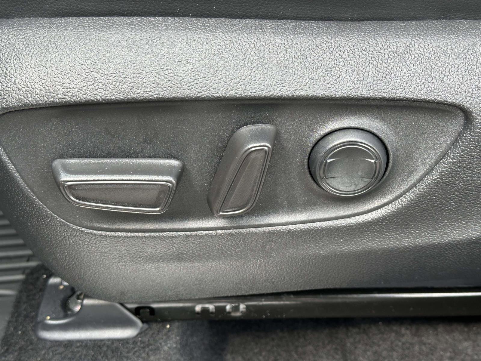 Used 2025 Toyota Highlander XSE image 25