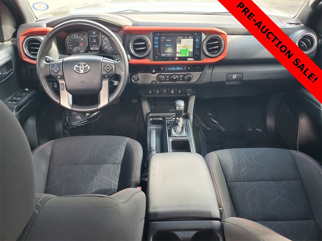 Used 2017 Toyota Tacoma TRD Sport image 9