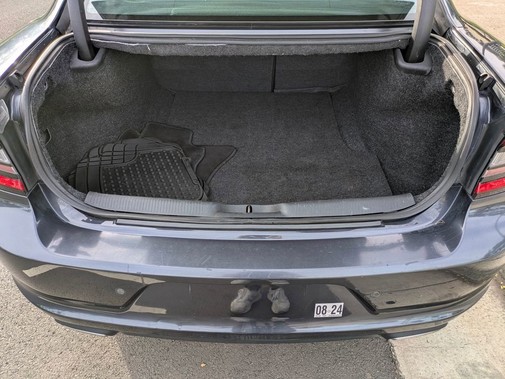 Used 2018 Dodge Charger SXT w/ Blacktop Package RWD image 13