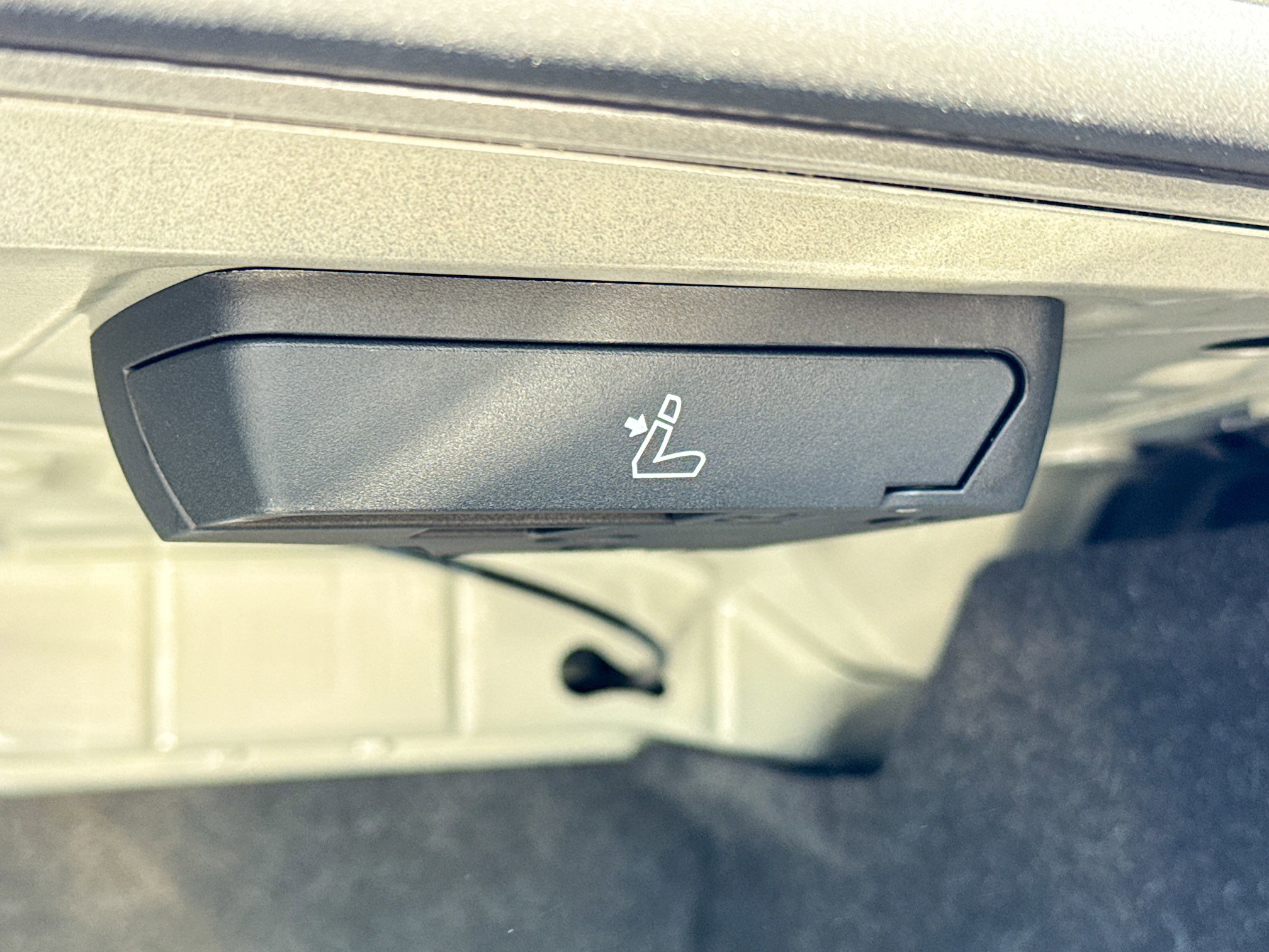 New 2026 BMW 330i Sedan w/ Convenience Package image 13