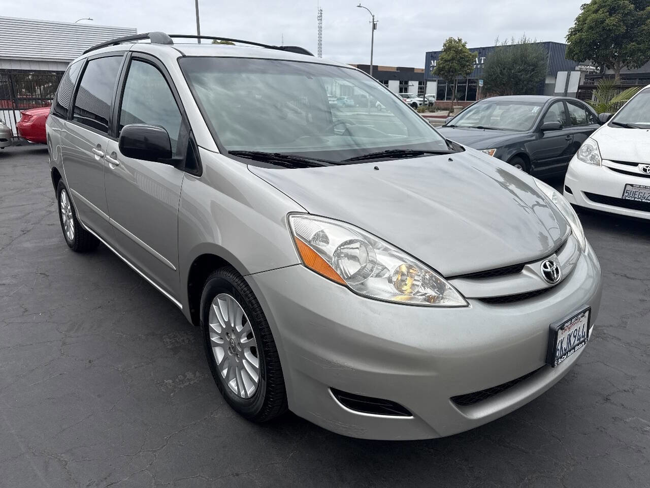 Used 2010 Toyota Sienna LE FWD image 7