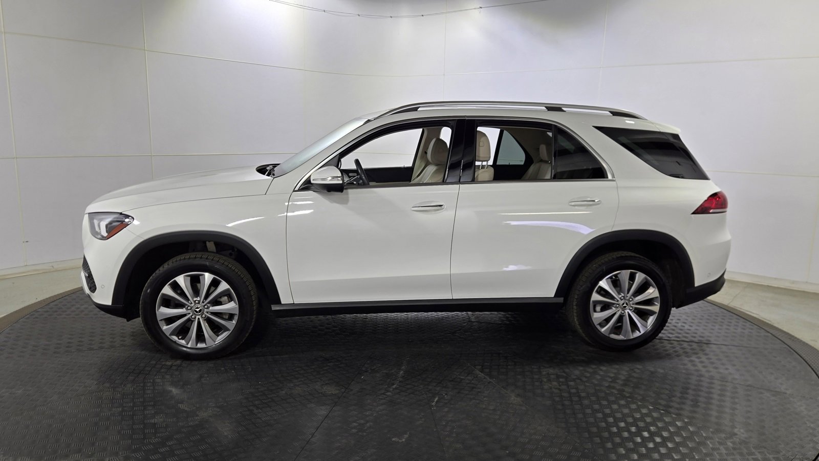 Used 2020 Mercedes-Benz GLE 350 4MATIC image 4