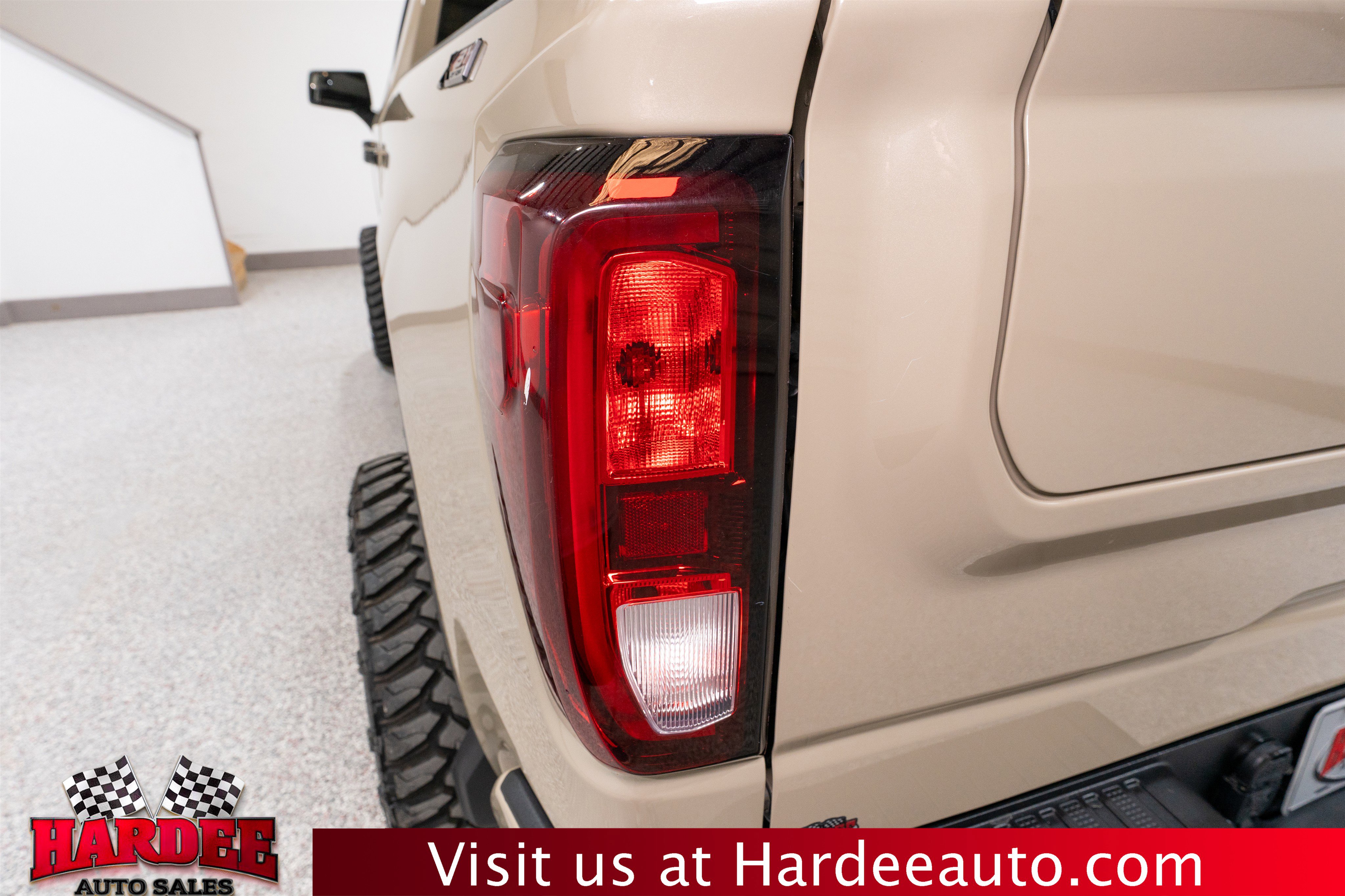 Used 2023 GMC Sierra 1500 Elevation w/ Preferred Package AWD/4WD image 9