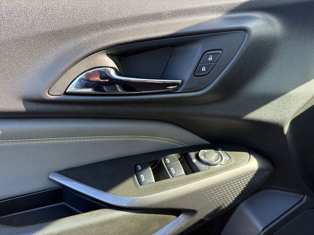 Used 2025 Chevrolet Trax ACTIV w/ Driver Confidence Package image 19