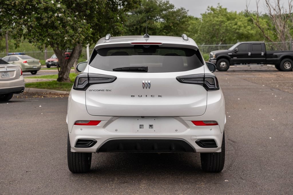 Used 2025 Buick Encore GX Avenir w/ Avenir Technology Package FWD image 4