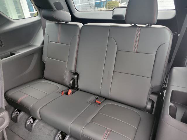 Used 2023 Chevrolet Traverse RS image 13