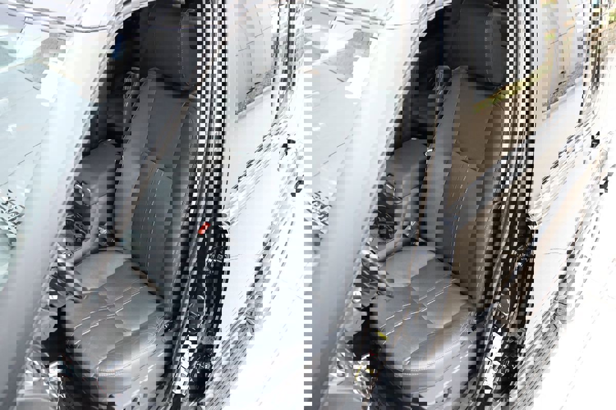 Used 2016 Land Rover LR4 HSE image 33