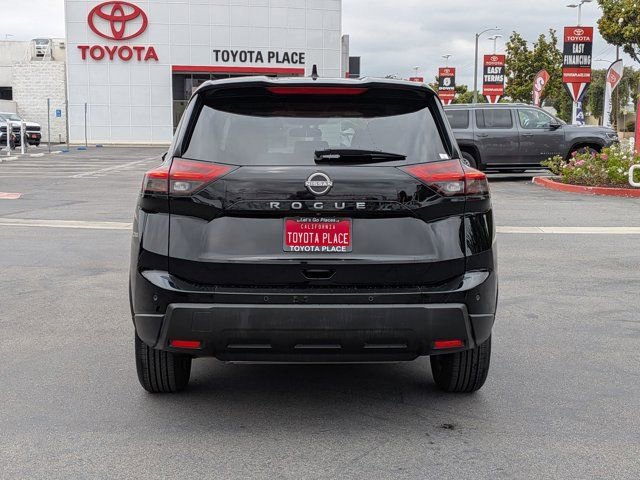 Used 2025 Nissan Rogue SV FWD image 9