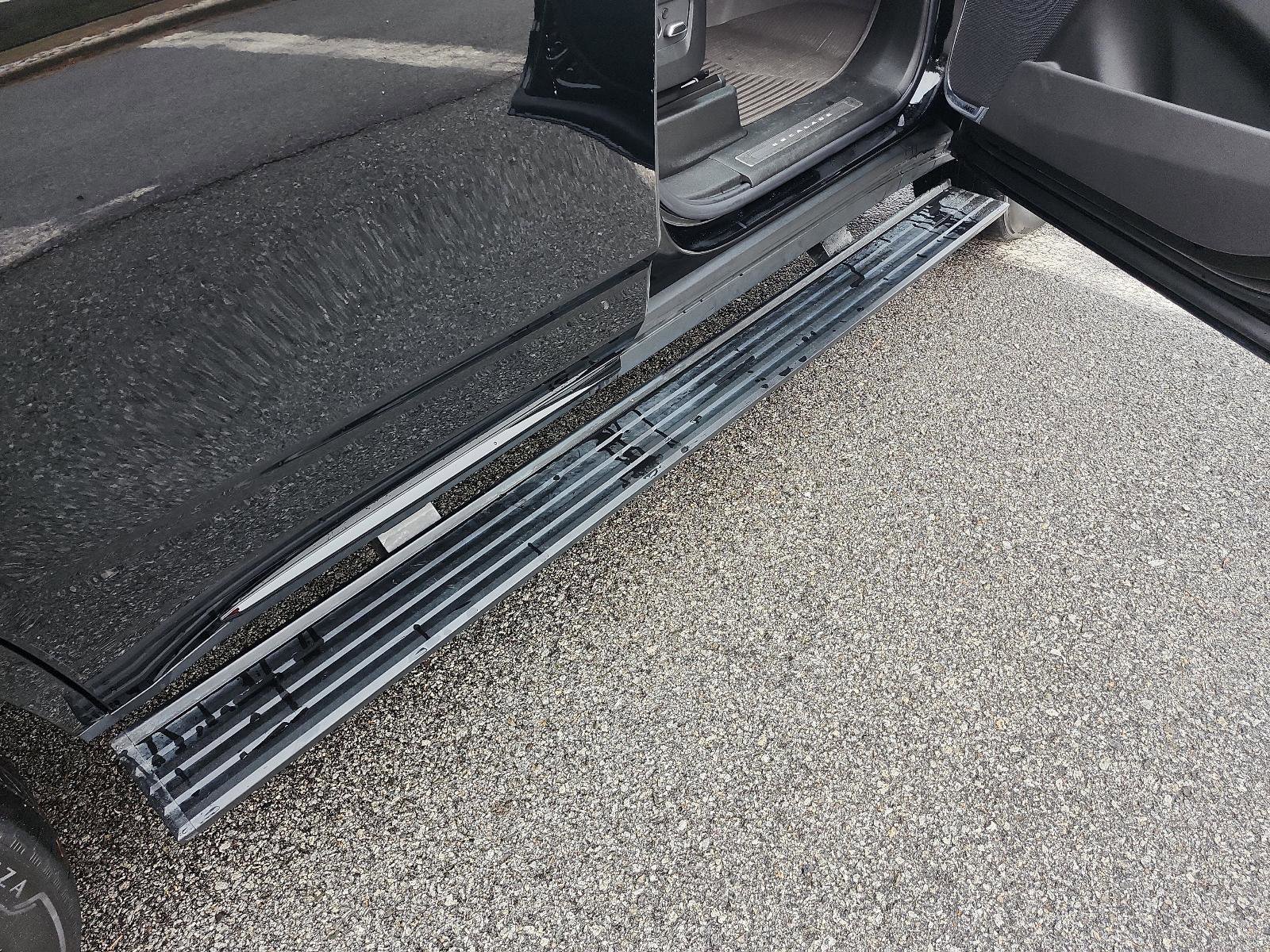 Used 2024 Cadillac Escalade Sport Platinum w/ LPO, ONYX Package image 6