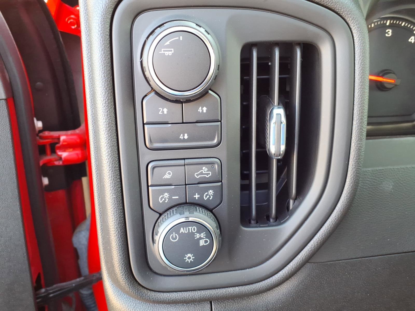 Certified 2025 Chevrolet Silverado 2500 Custom w/ Custom Value Package AWD/4WD image 9