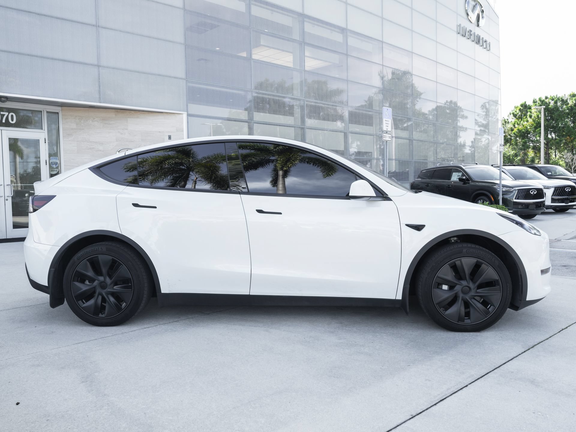 Used 2024 Tesla Model Y Long Range RWD image 10