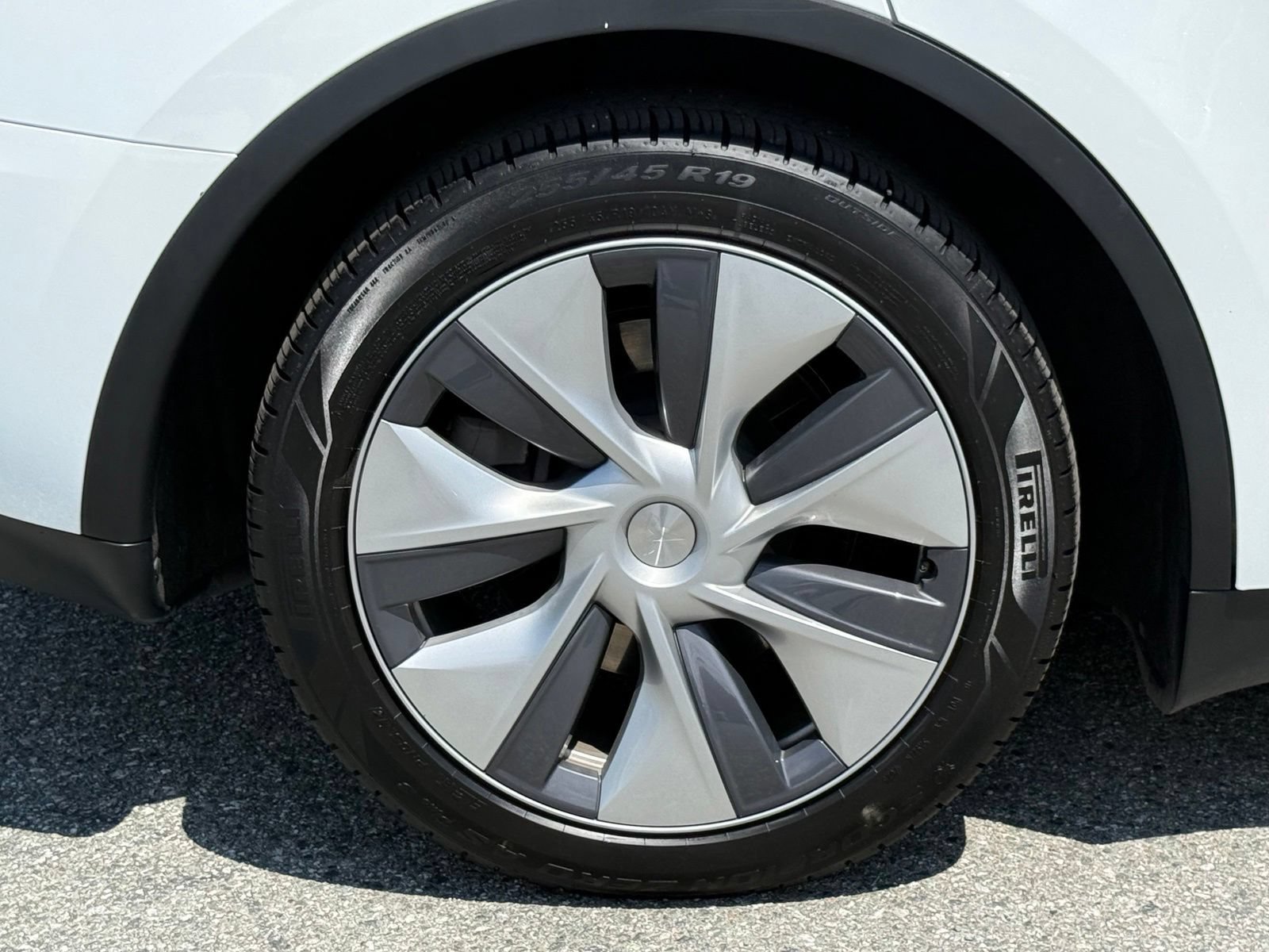 Used 2024 Tesla Model Y Long Range AWD/4WD image 17
