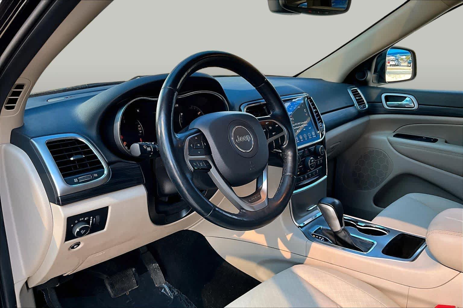 Used 2022 Jeep Grand Cherokee Laredo E w/ Security & Convenience Group AWD/4WD image 17