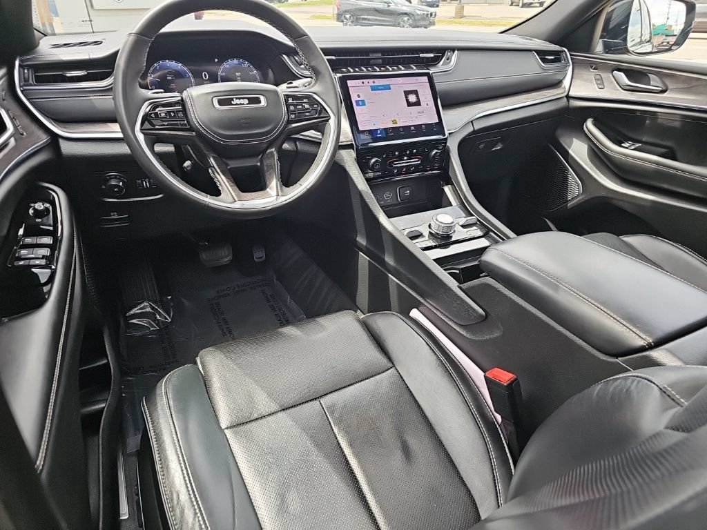 Certified 2024 Jeep Grand Cherokee Overland w/ Luxury Tech Group IV AWD/4WD image 18