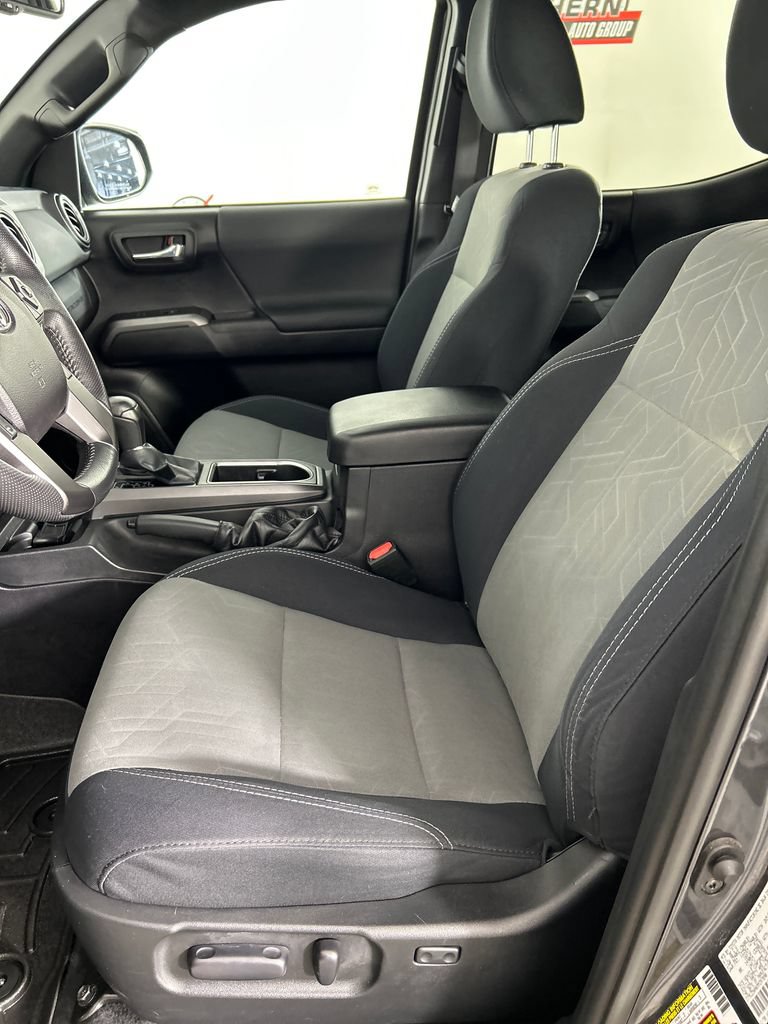 Used 2021 Toyota Tacoma TRD Off-Road AWD/4WD image 13