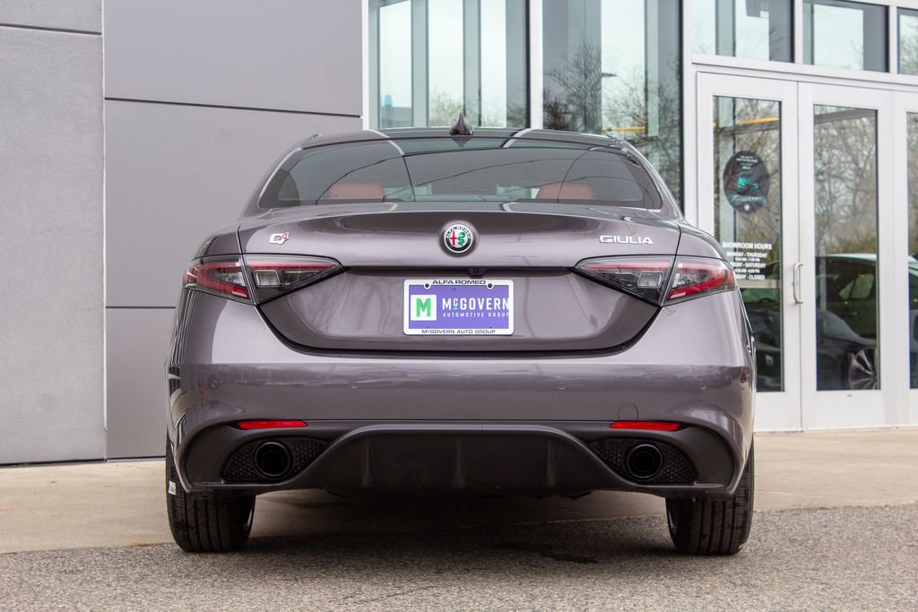 New 2025 Alfa Romeo Giulia AWD w/ Veloce Package AWD image 9