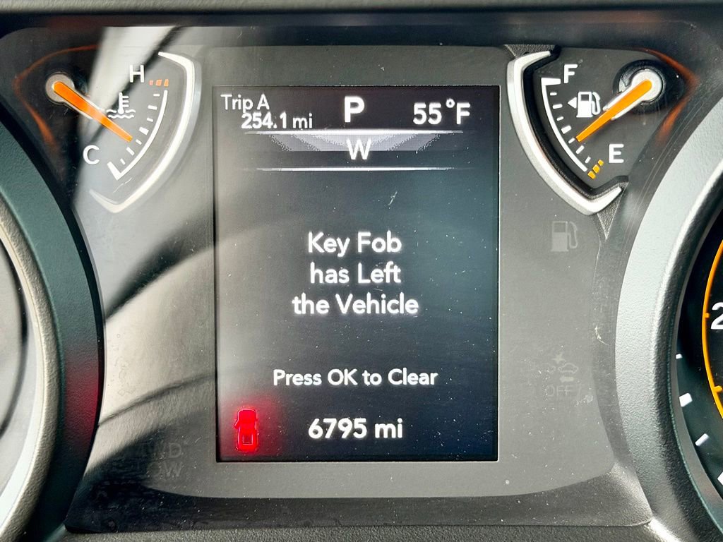 Used 2025 Jeep Gladiator Sport AWD/4WD image 19
