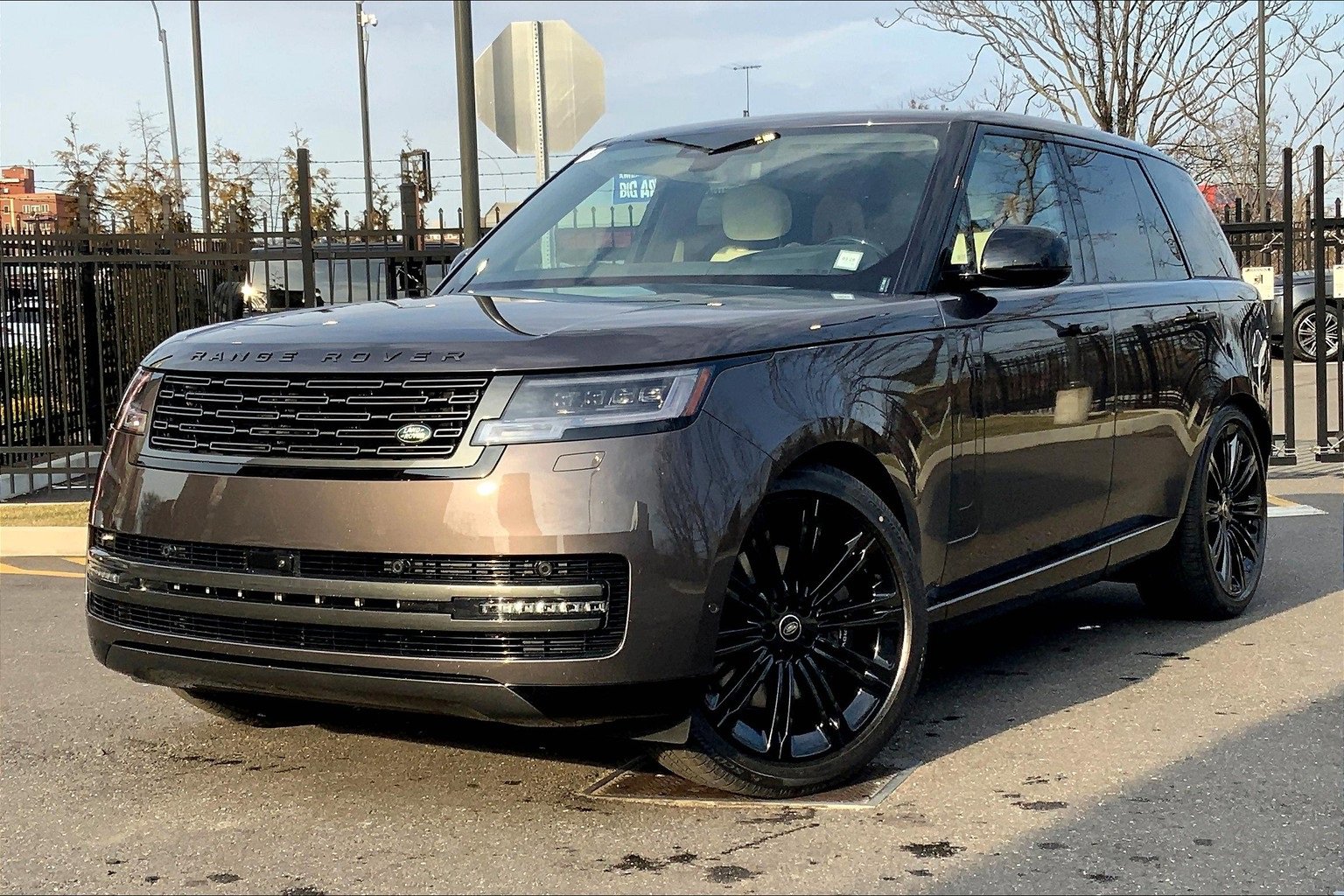 New 2025 Land Rover Range Rover SE