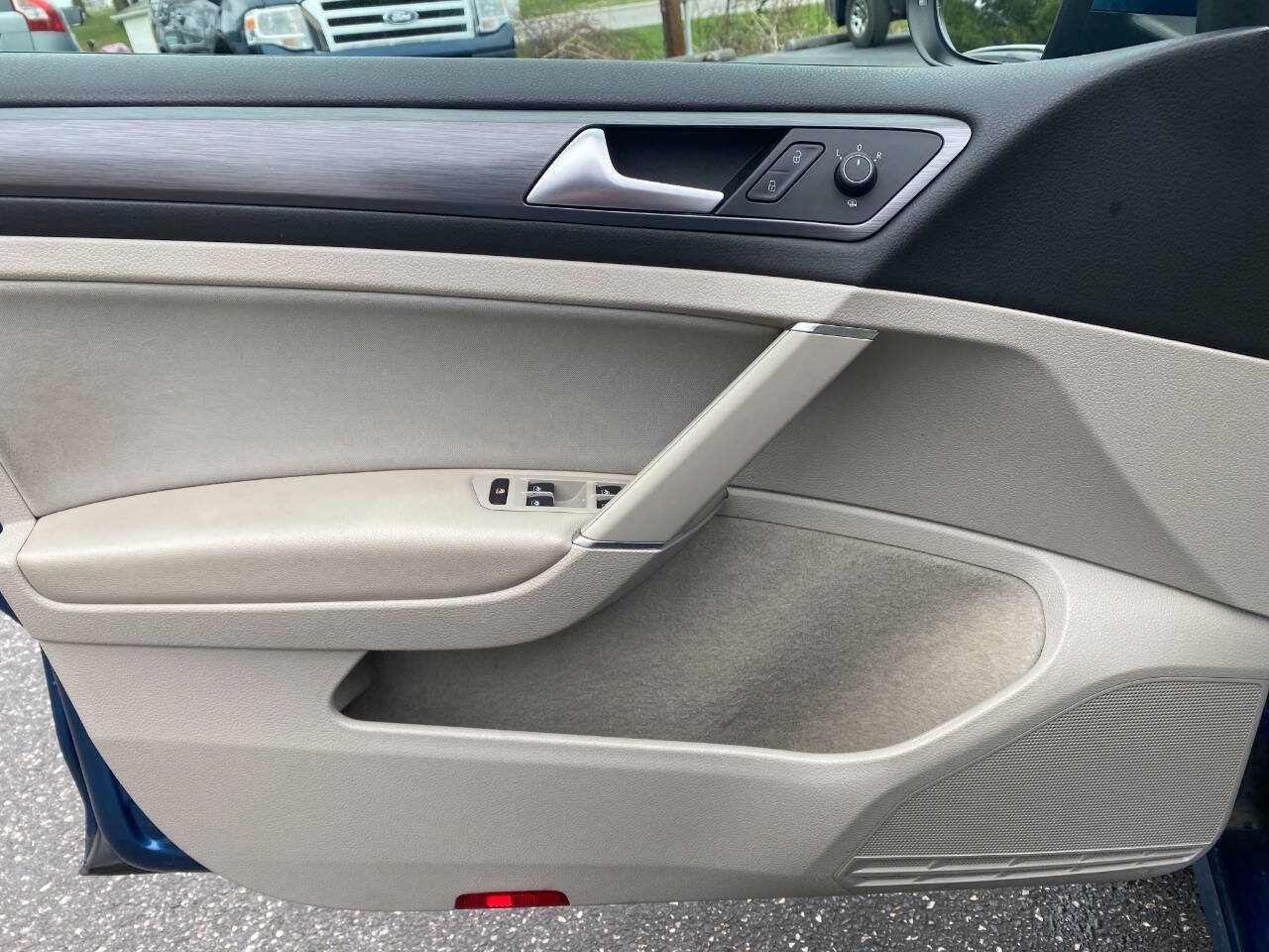 Used 2018 Volkswagen Golf S image 11