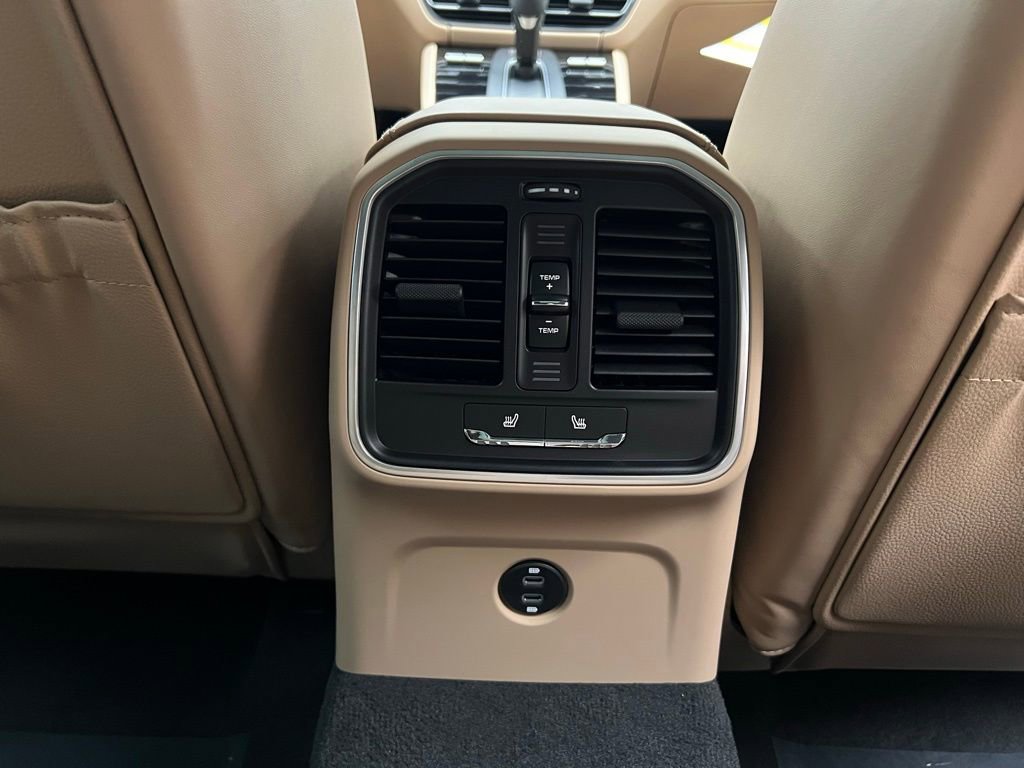 New 2026 Porsche Macan image 17